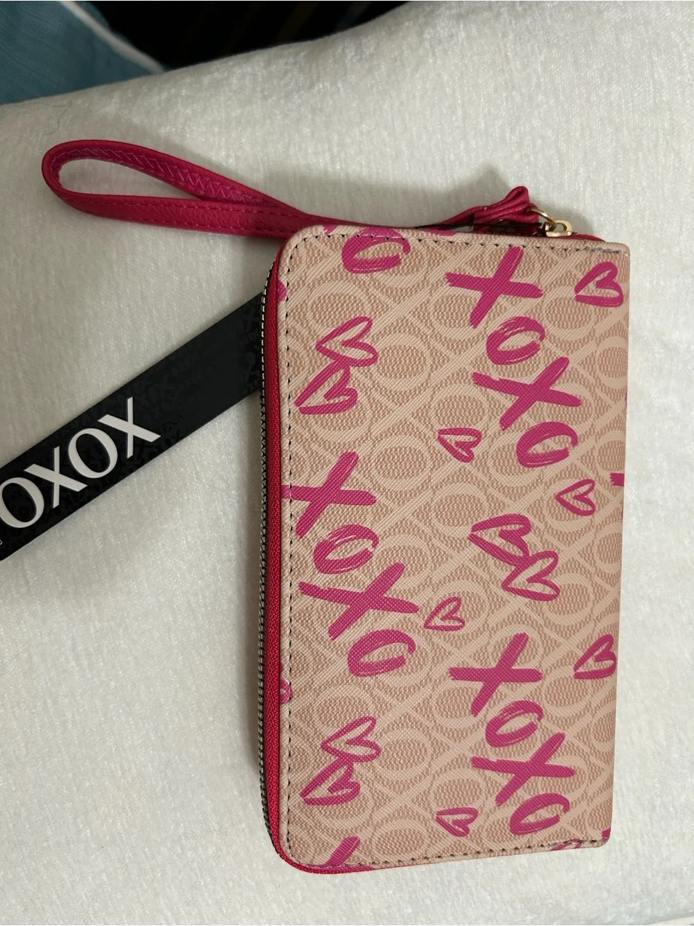 XOXO Beige and Hot Pink Logo Wristlet Phone Case with Strap